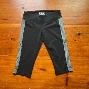 New Balance lightening dry capri leggings